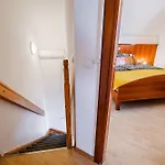 Nyaraló Oxi *